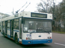 У Полтаві одиноко курсує тролейбус по кільцю