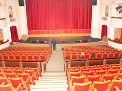Артисти випробували сцену, а глядачі — зал оновленого театру імені Гоголя