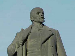 В центрі Шишак невідомі осквернили пам’ятник «В.І. Леніна»