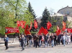 В Кременчуге около 200 человек демонстрацией и митингом встретили Первомай