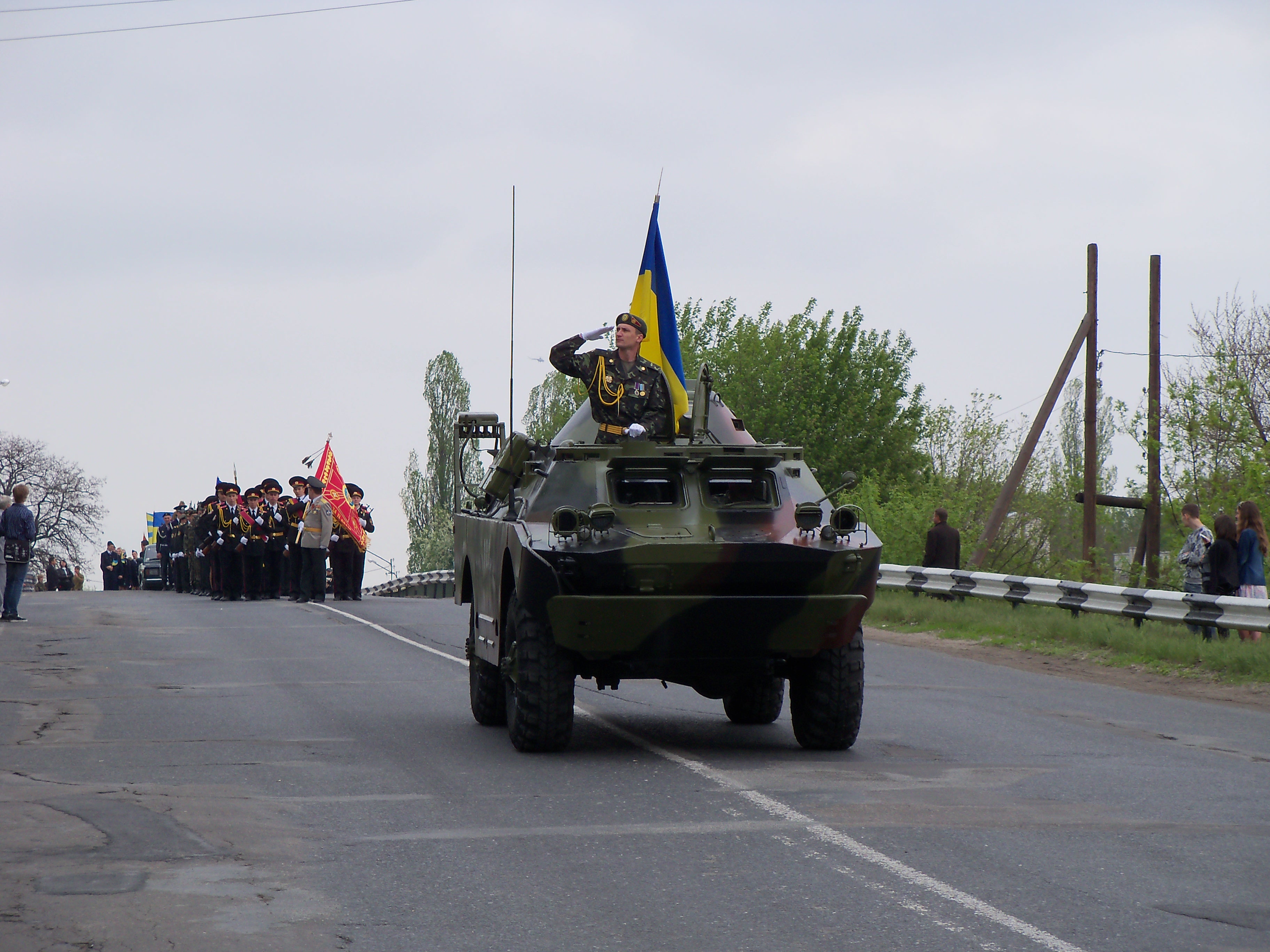 В Автозаводському районі Кременчука відбувся мітинг-реквієм та святковий парад