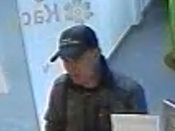 Оперативники нашли видео грабителя банка в Полтаве