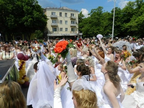 У Полтаві пройшов парад наречених – 2011