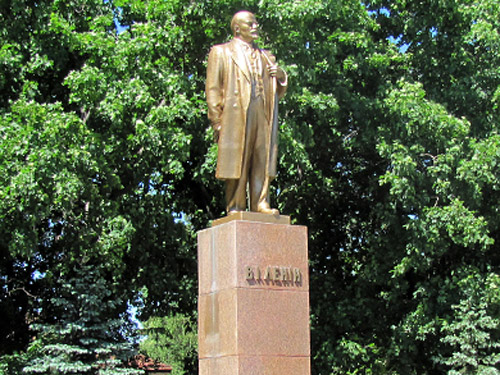 У Шишаках знову встановили пам’ятник Леніну