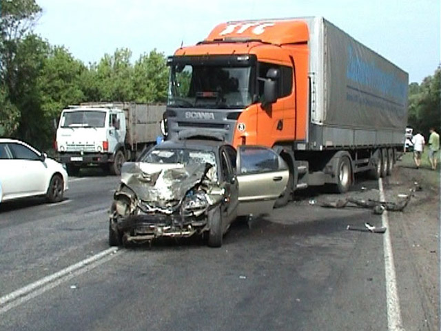 У ДТП на Полтавщині зіткнулося чотири автомобілі - одна людина загинула.