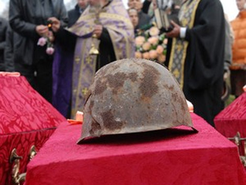 У Зінькові перепоховали останки радянських воїнів