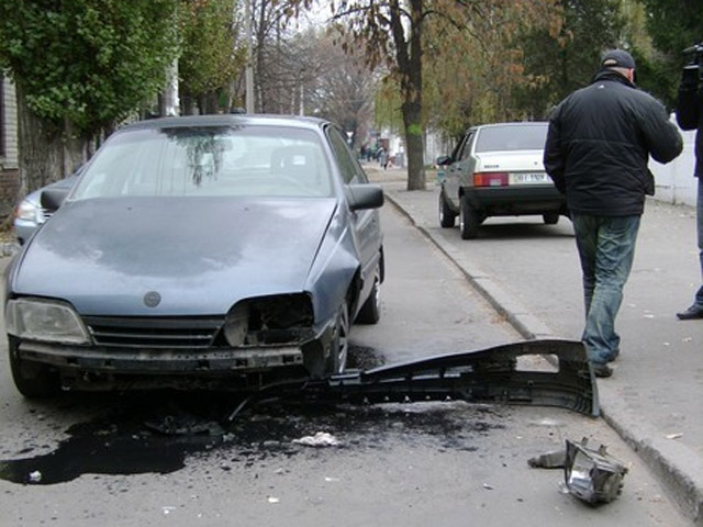 У Кременчуці автомобіль влетів у відкритий люк