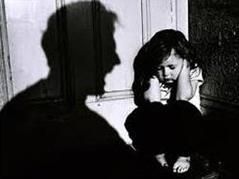 Батько зґвалтував власну п’ятирічну дочку
