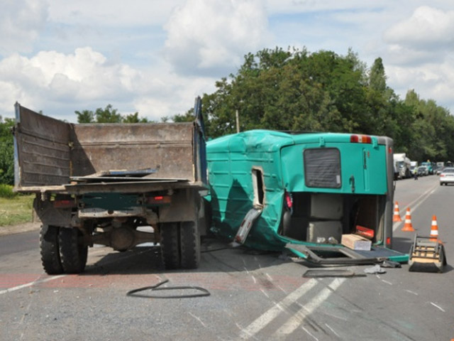 У ДТП під Полтавою постраждало 17 чоловік, які прямували на весілля