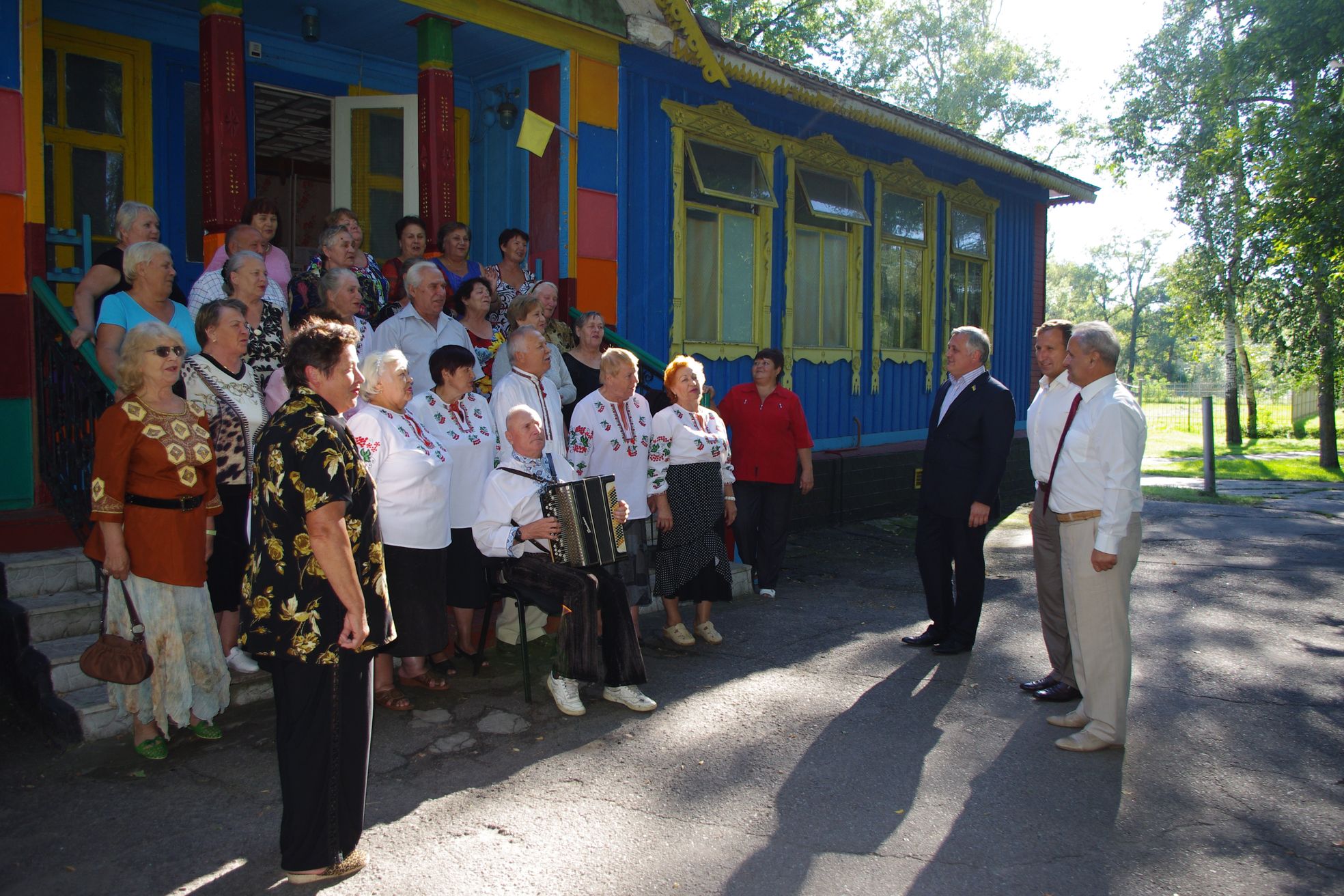 Ветеранів, які відпочивають у «Супутнику», відвідали мер та народний депутат