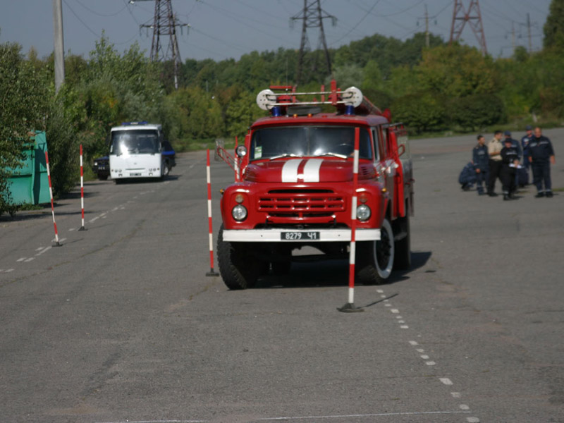 Пройшли змагання зі швидкісного маневрування на пожежних автомобілях