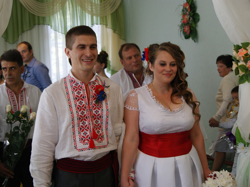 Ксенія Романець і Євген Пелюхня одружилися в українському стилі