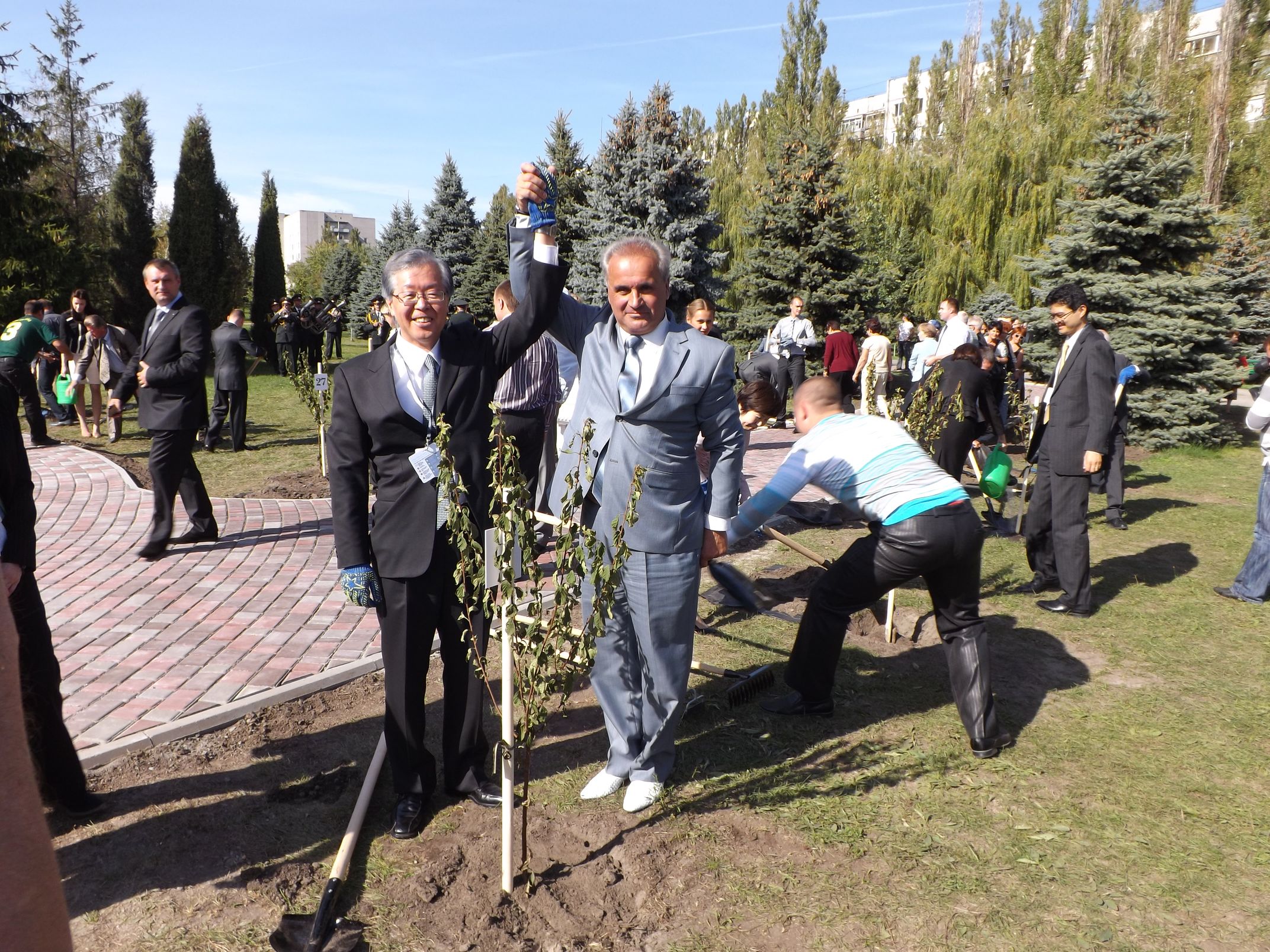 У Кременчуці парк Миру став місцем паломництва