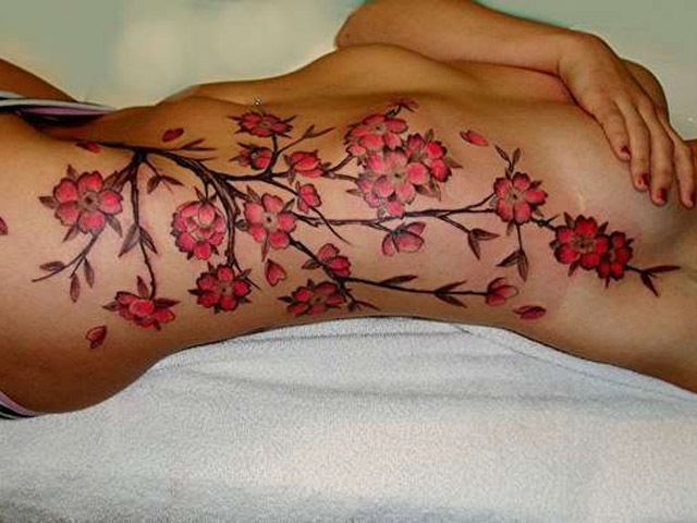 Моде на татуировки мешает безденежье