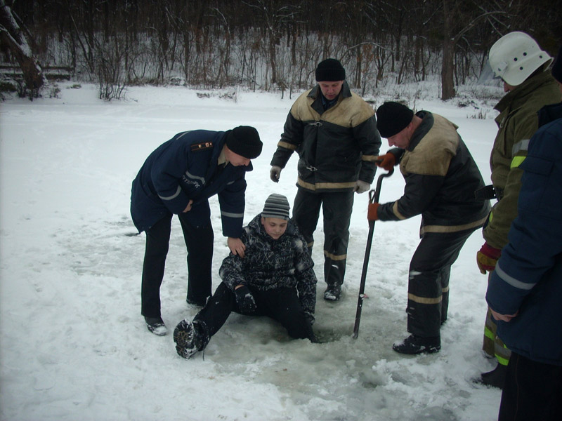 Врятовано 12-річного хлопчика, що провалився на льоду