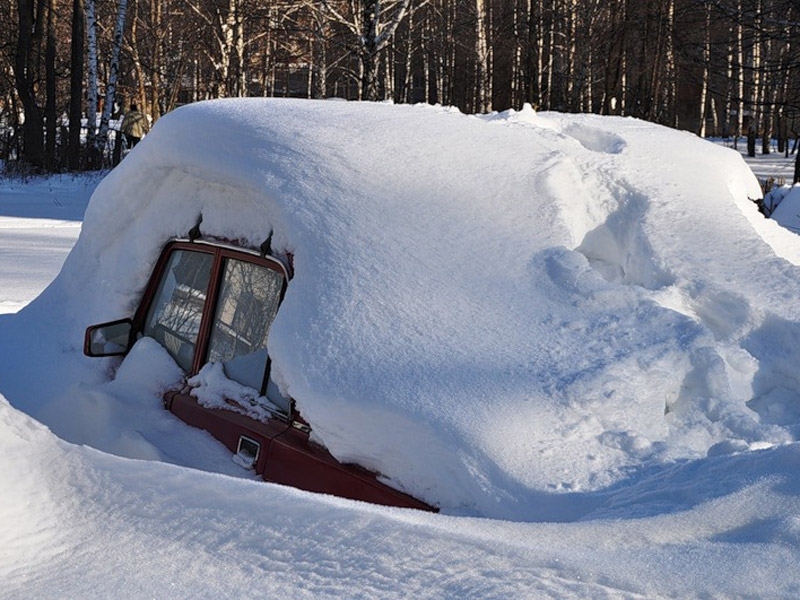 Рятувальники надали допомогу автомобілям, що потрапили до снігових заметів
