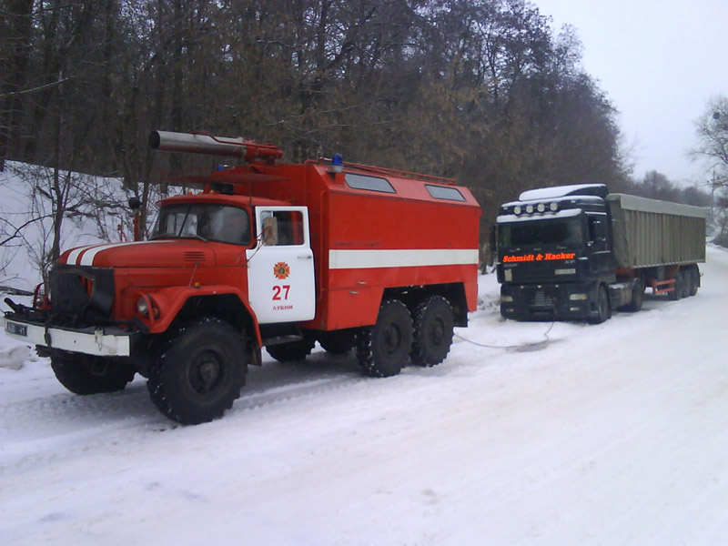 У Полтавській області рятувальники витягли 34 автівки із снігових заметів