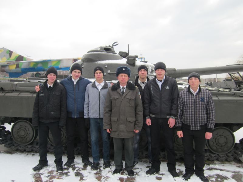 Полтавщина: для співробітників та вихованців Кременчуцької виховної колонії організували екскурсію до музею військової техніки