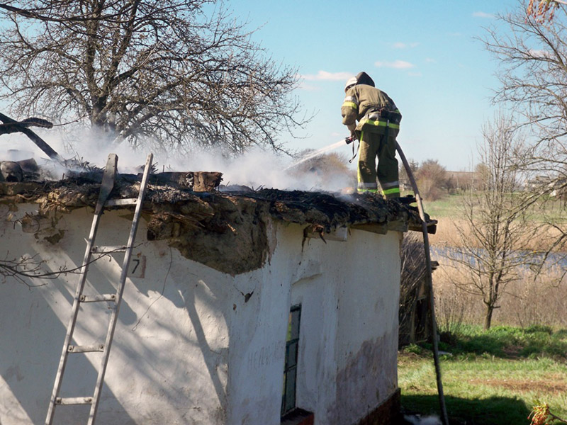 Лубенський район: пожежа у нежилому будинку