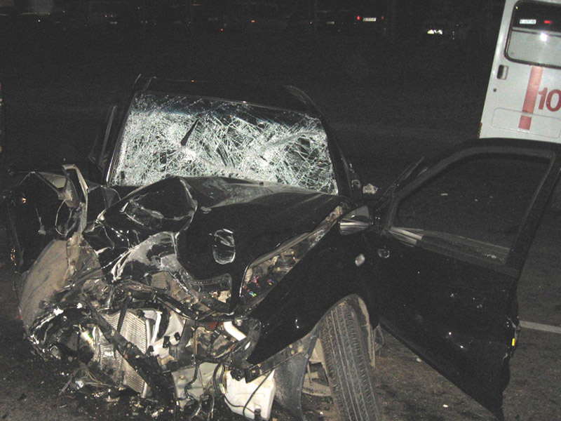 У Полтаві водій та пасажир автомобіля «GEELY-CK» травмовані внаслідок зіткнення з електропорою