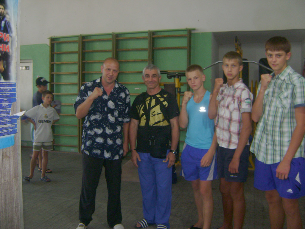 Майстерність кобеляцьких боксерів відзначив легендарний Ломаченко