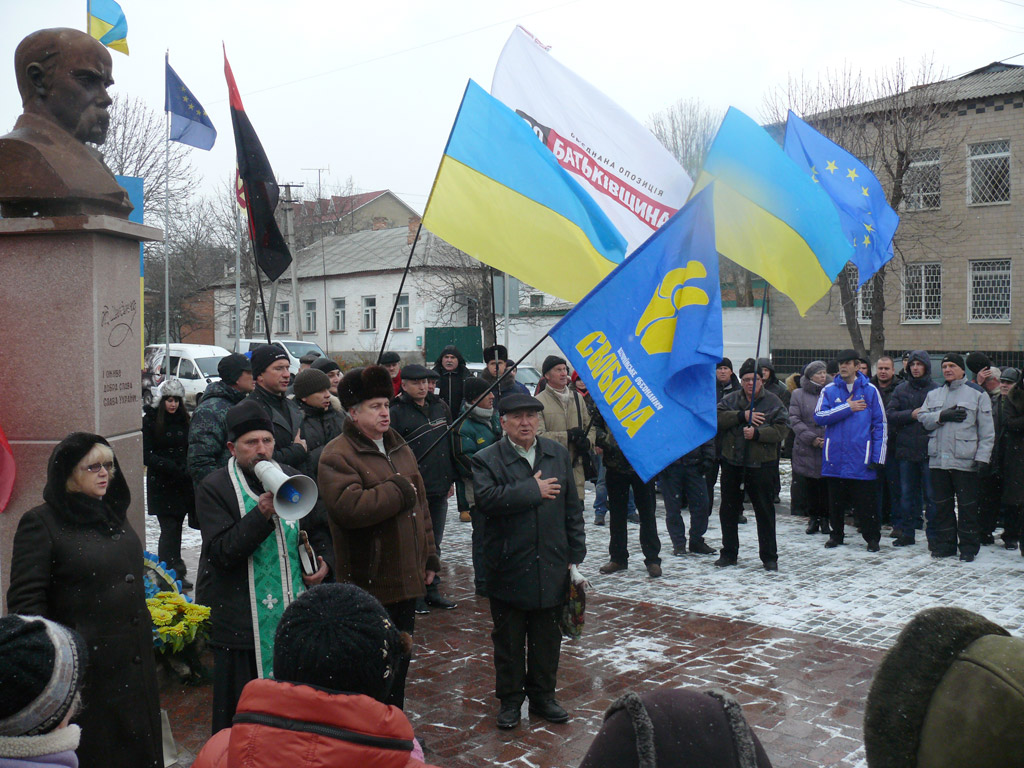 Біля пам’ятника Шевченку критикували владу і закликали їхати в Київ