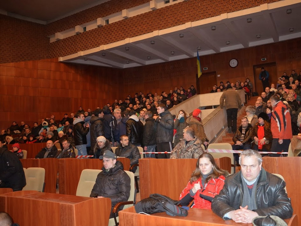 Губернатор Полтавщини пообіцяв громаді не застосовувати силу проти мітингувальників