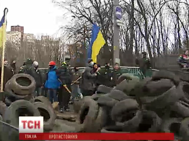 На Одеській трасі активісти побудували барикаду проти "тітушок"