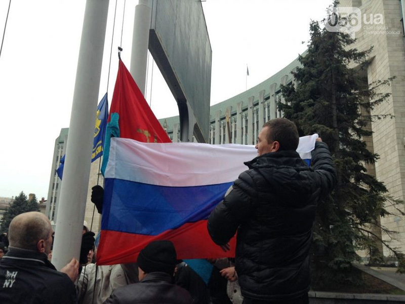 У Дніпропетровську на будівлі міськради підняли прапор РФ
