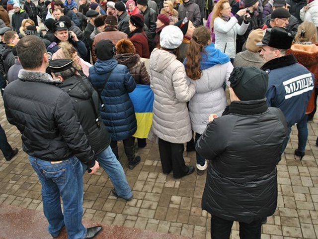 Мітинги в Донецьку: наметове містечко «за Росію» і побиті журналісти