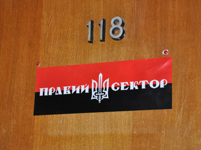 «Правий сектор» заявив, що він залишається в приміщенні Полтавської облдержадміністрації