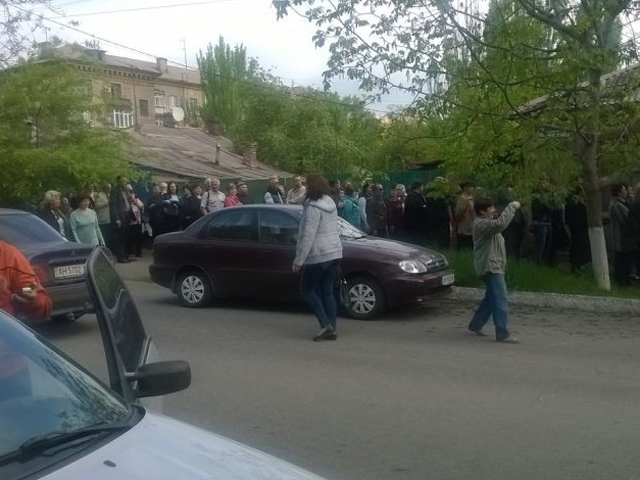 На "референдумі" у Луганську голосують за сусідів і "мертвих душ"