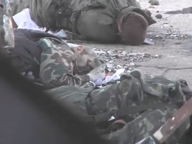 Терористи відхрещуються від трупів своїх побратимів, що лежать поблизу донецького аеропорту