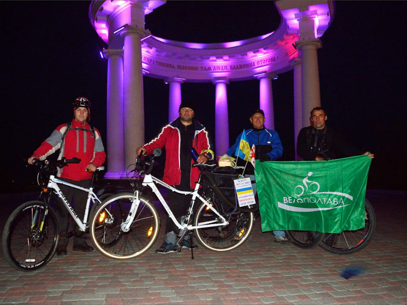 Грузинський активіст Нодар Борідзе завітав до Полтави в рамках велотуру «Все за мир»