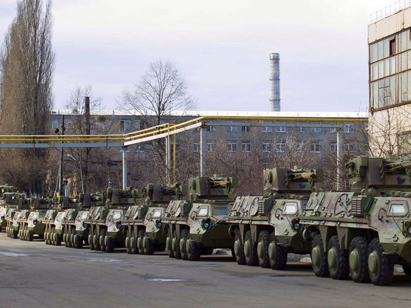 Росія суне 130 танків і 280 БТРів до лінії розмежування на Донбасі