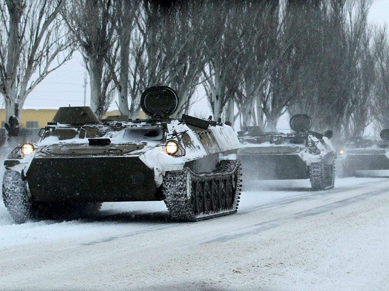 Бойовики перекидають у Луганськ танки, а під Донецьк звозять КамАЗи з боєприпасами