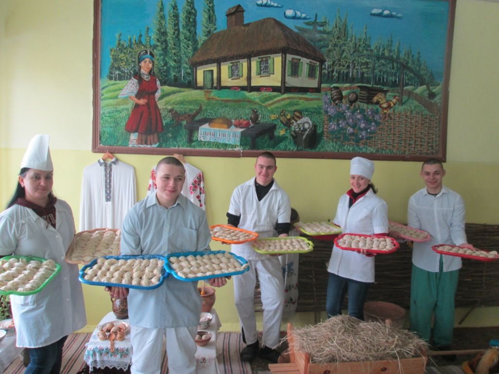 На Меланку у Кременчуцькій виховній колонії варили вареники та співали щедрівки