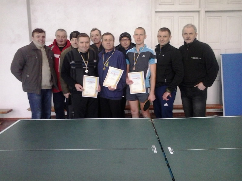 Чемпіонат району з настільного тенісу виграють Віктор Левченко та Ірина Коба
