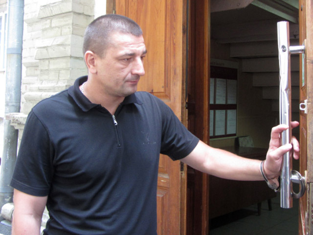 У Полтаві онкохворий прикував себе наручниками до дверей апеляційного суду
