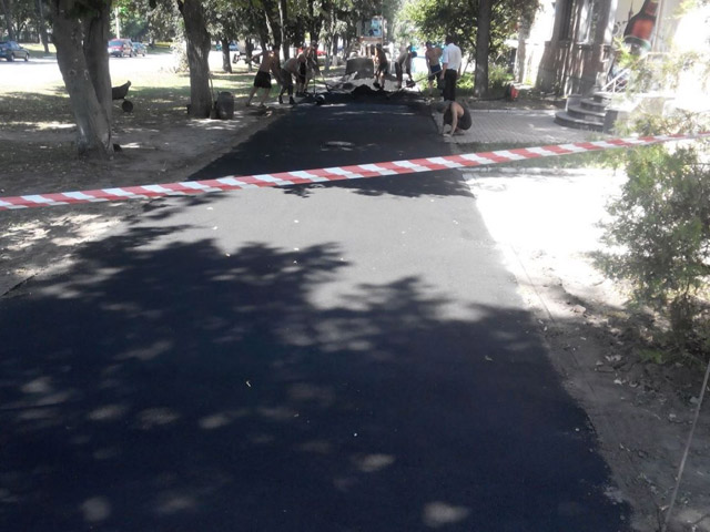 У Кобеляках почали ремонт тротуару центральної вулиці