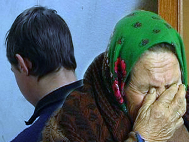 У Комсомольську чоловік обікрав рідну матір