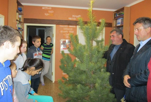 Вихованців ДБСТ "Бобіренко" вітали з новорічними святами
