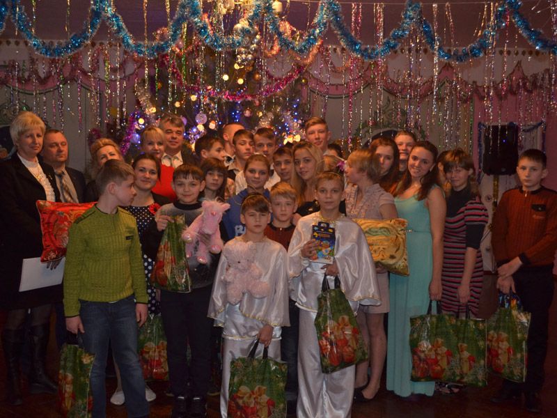 Фінансові інспектори привітали вихованців Гадяцького дитячого будинку з днем Святого Миколая