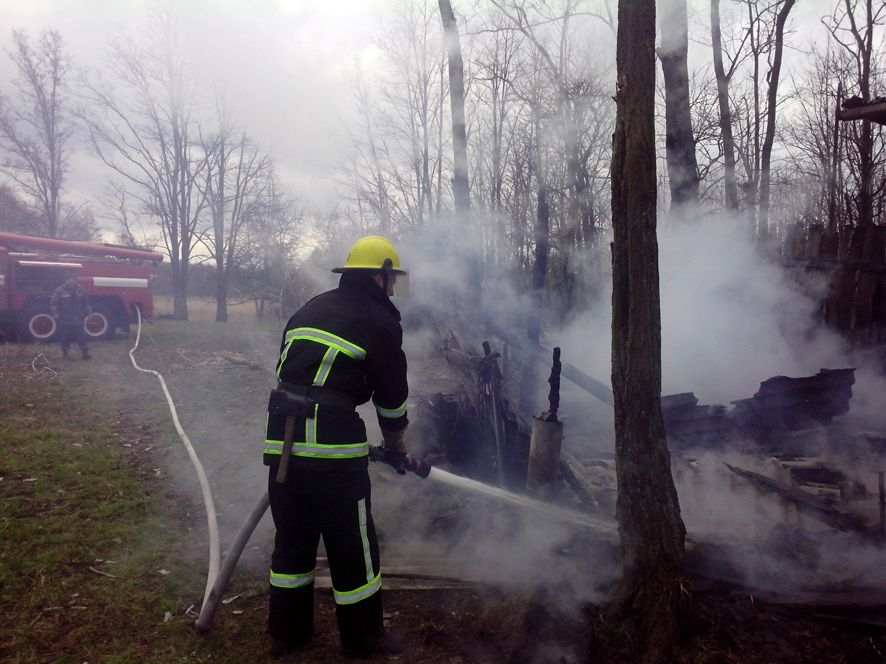 Новосанжарський район: рятувальники ліквідували пожежу в приватному сіннику