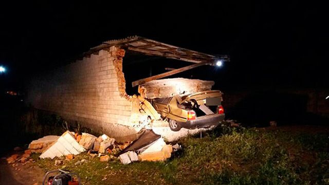 У Полтаві загинув водій «Таврії» зіткнувшись з будівлею