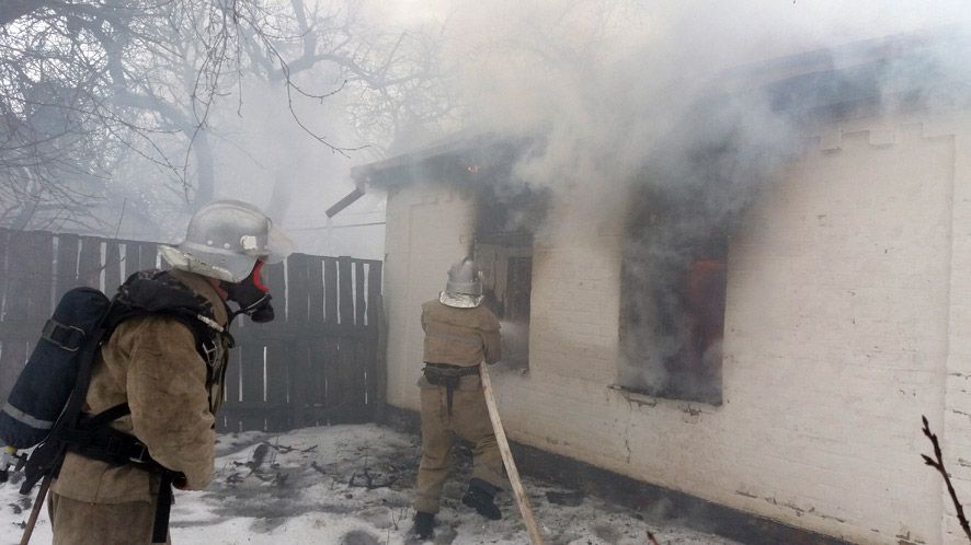 У Великобагачанському районі врятували чоловіка з пожежі