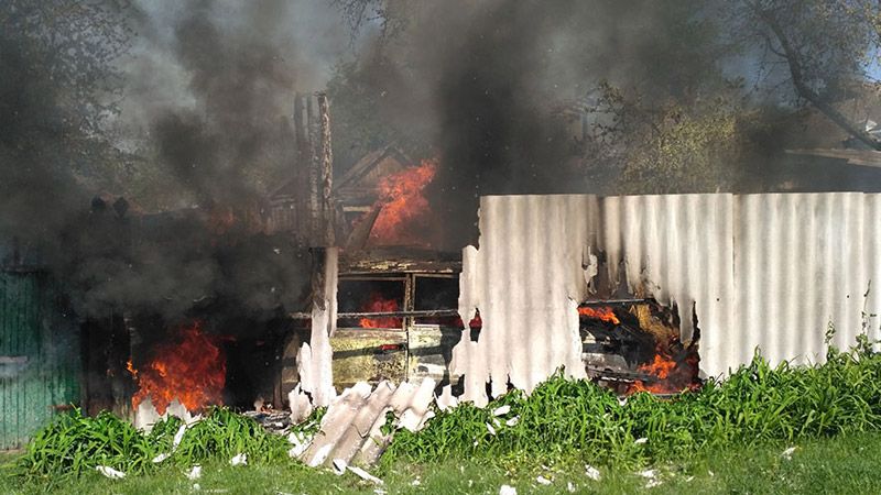 У Решетилівському районі вогонь пошкодив дах сараю, автомобіль та сіно
