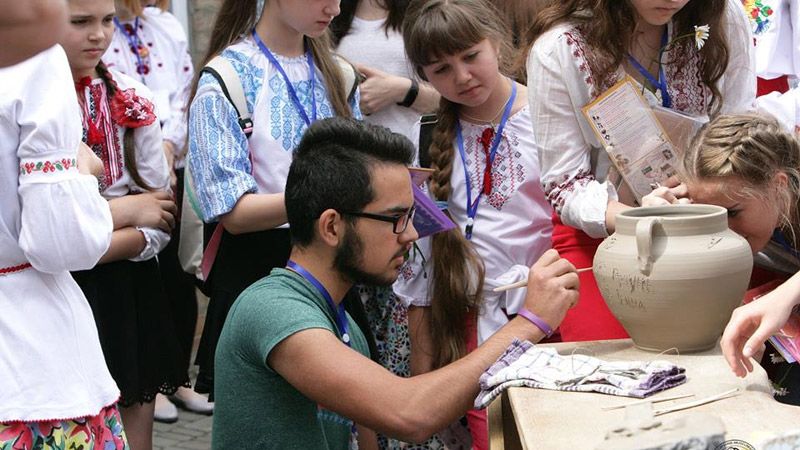 В Опішному стартував ХІІ Міжнародний молодіжний гончарський фестиваль