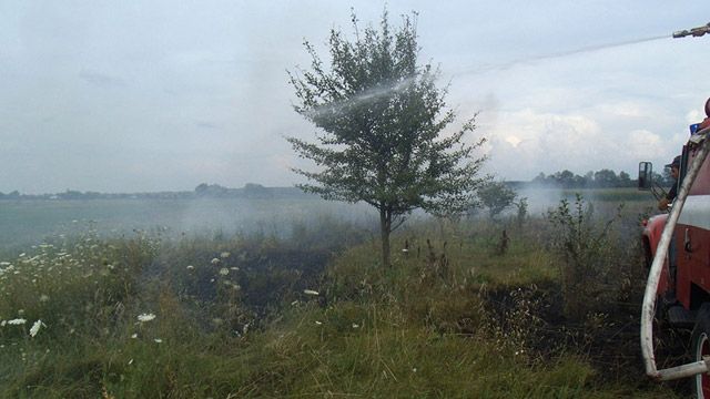 У Новосанжарському районі рятувальники ліквідували пожежу на відкритій території