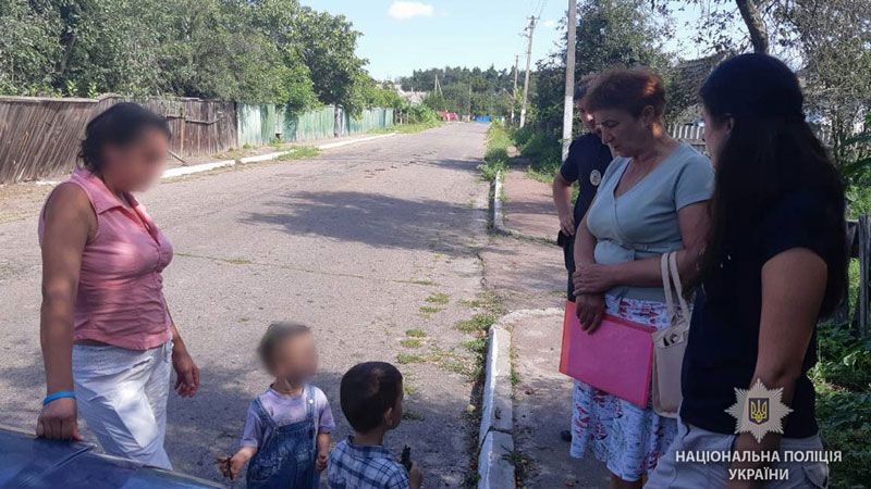 На Гадяччині виявили жінку з двома дітьми, яка живе в умовах антисанітарії та без їжі